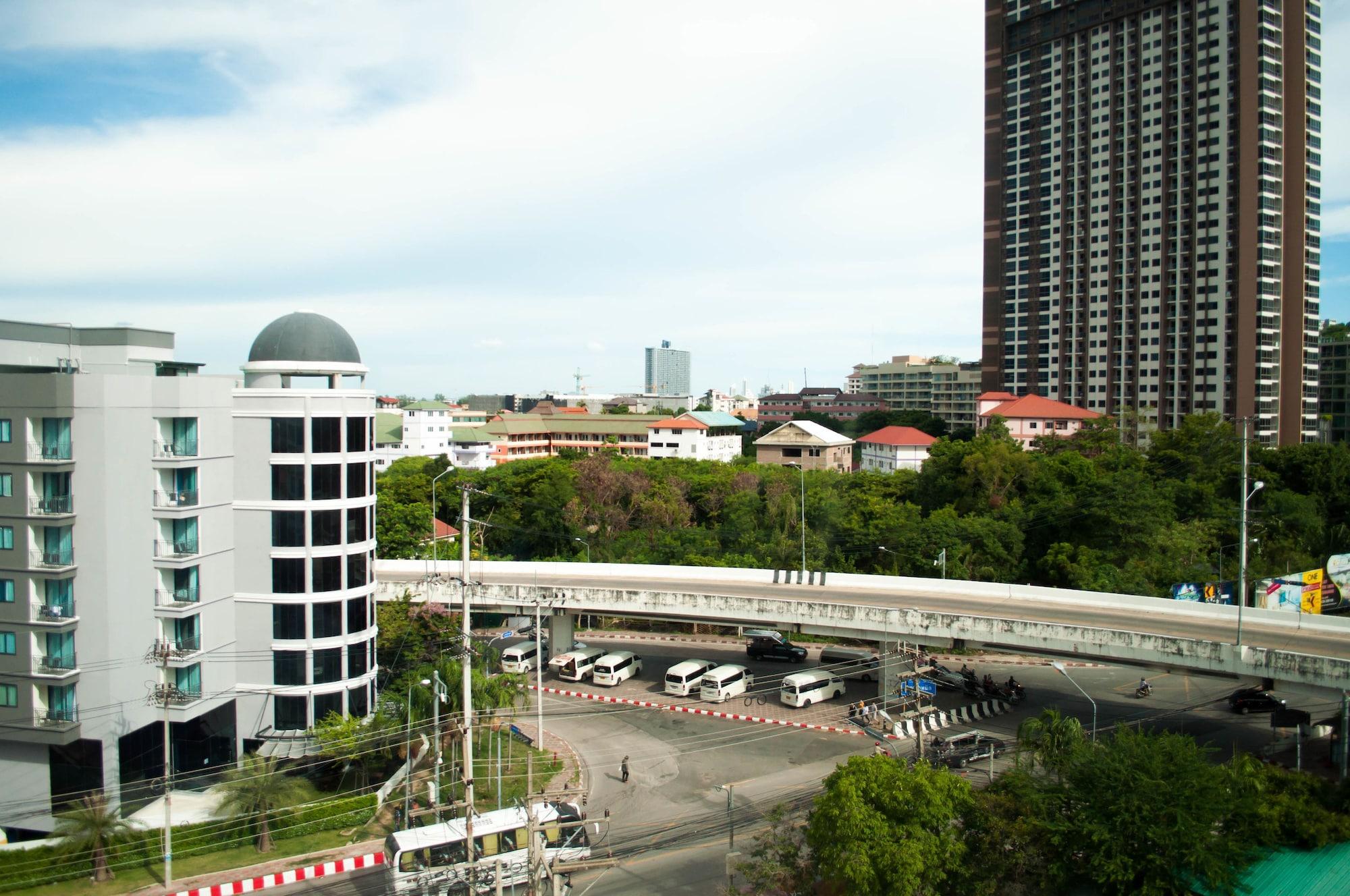 Signature Pattaya Hotel Екстериор снимка